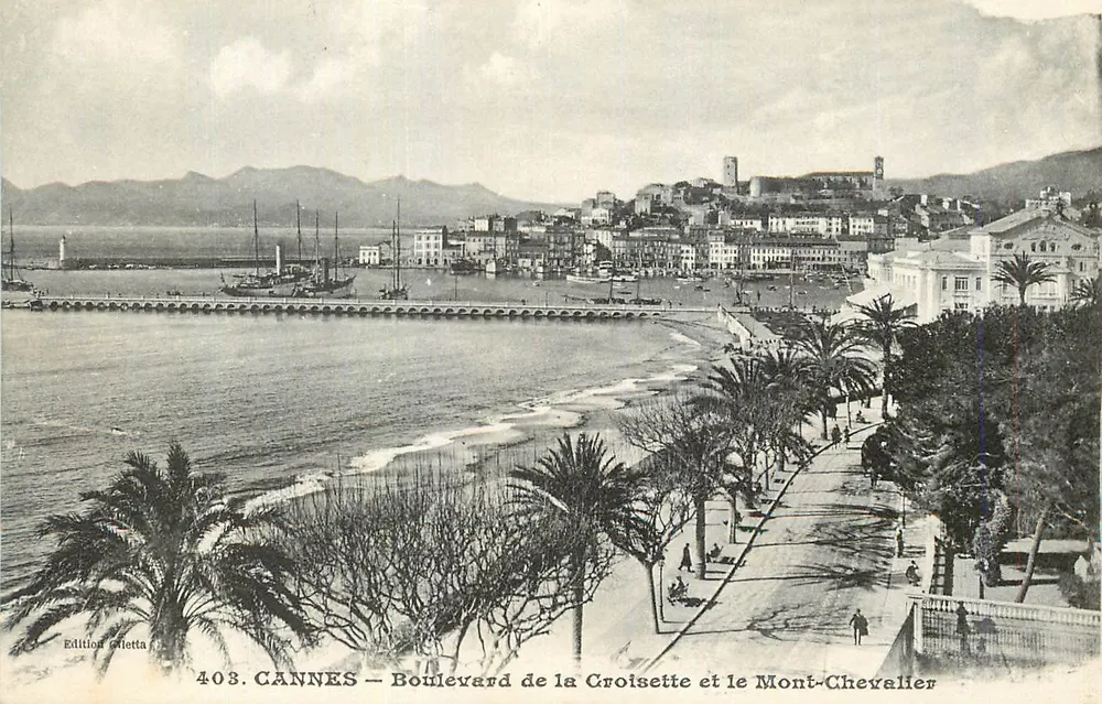 CANNES — Boulevard de la Croisette et le Mont-Chevalier — Édition Giletta, n° 403 - Recto