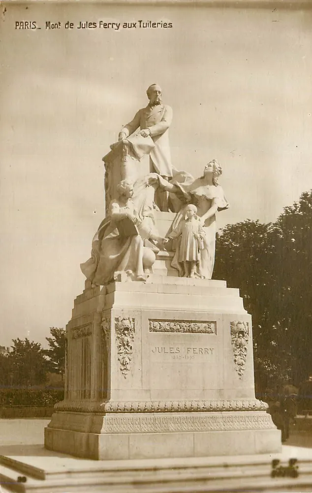Paris — Mont de Jules Ferry aux Tuileries — Monument à Jules Ferry 1832-1893 - Recto