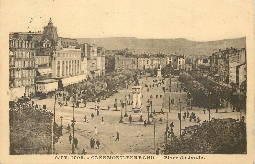 Clermont-Ferrand — Place de Jaude — G. D'O. 1092 - Frente