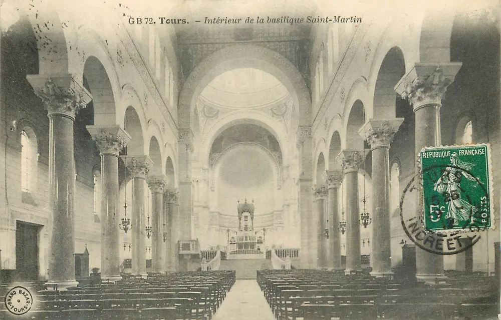 Tours — Interior da basílica de São Martinho — Grand Bazar Tours - Frente