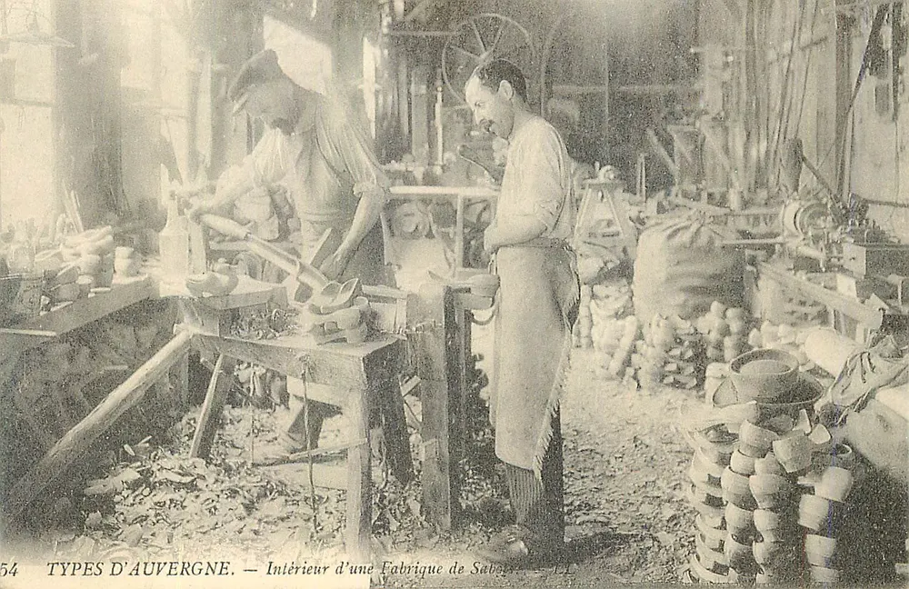 Intérieur d'une Fabrique de Sabots — Auvergne — Édito Berger n°54 - Recto