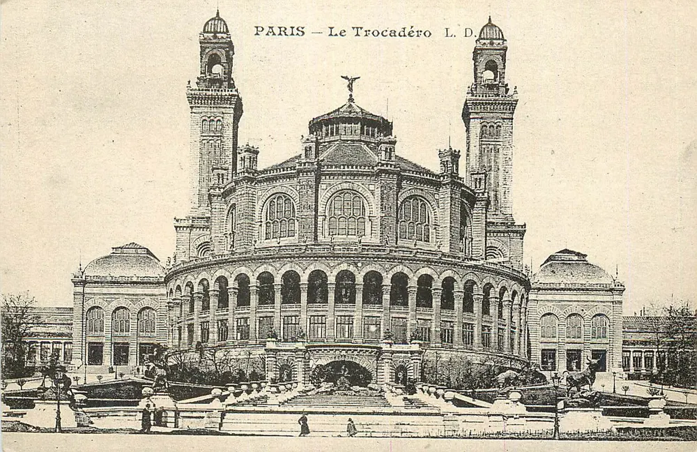 Paris — O Trocadéro — L.D. - Frente