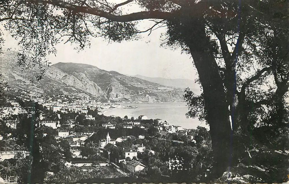 Vista geral tirada do Cap Martin — Menton — Edições d'Art Munier, n°121 - Frente