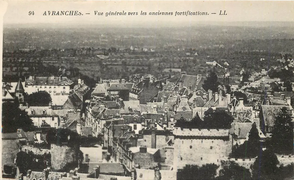 Avranches — Vue générale vers les anciennes fortifications — LL - Recto