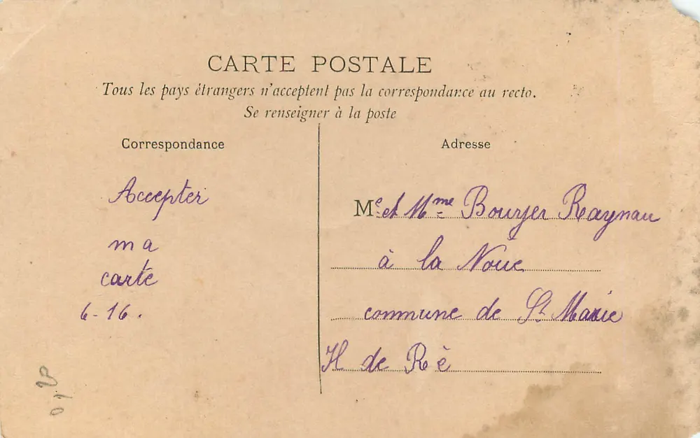 Poisson d'Avril — une femme souriante avec des poissons décoratifs — éditeur inconnu, n° 4104 - Verso