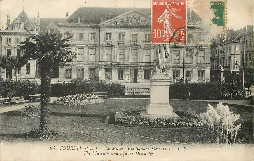 TOURS (I.-et-L.) — Le Musée et le Square Descartes — A. P. - Recto