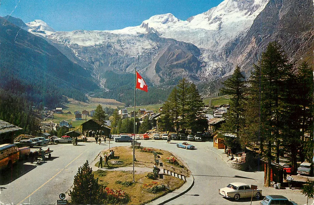 Saas-Fee (1800 m) — Straßenterminus mit Fee-Gletscher, Allalinhorn, Alphubel und Täschhorn — wydawca Farbenphoto Furter, nr 106-819 - Awers