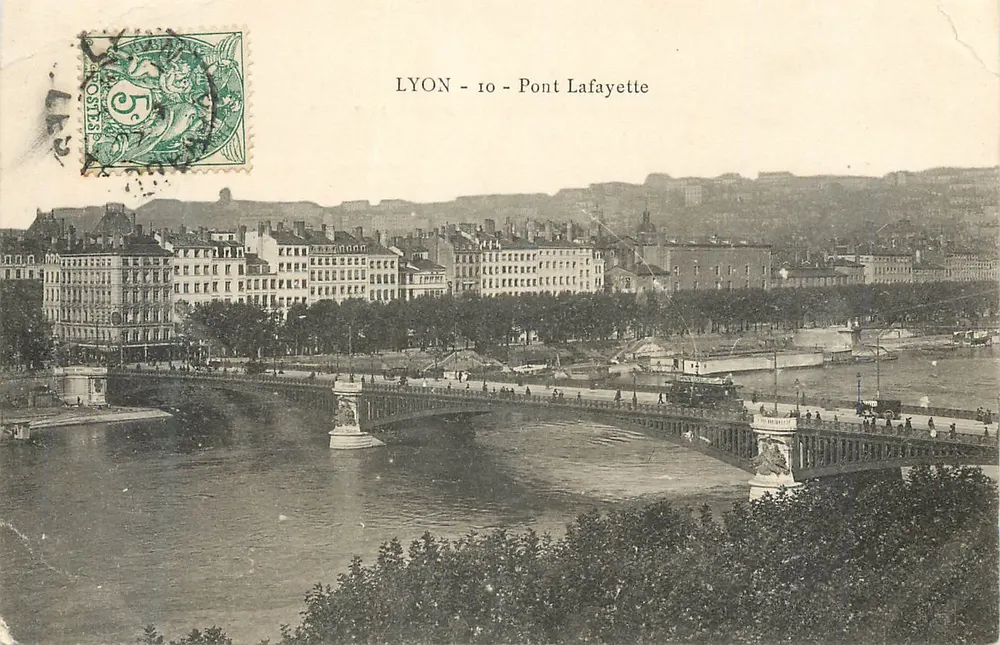 LYON - 10 - Pont Lafayette — vista do ponte sobre a Saône com edifícios e passeio - Frente