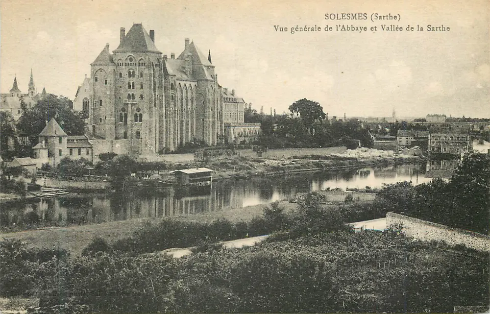 Solesmes (Sarthe) — Allgemeiner Blick auf das Kloster und das Tal der Sarthe — Verleger nicht identifiziert - Vorderseite