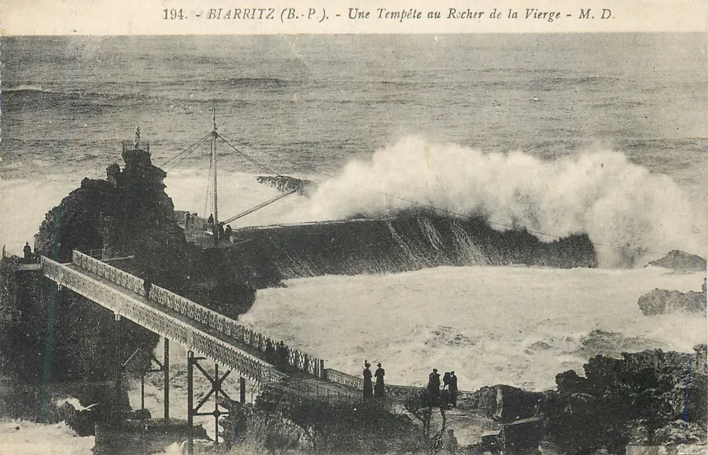 Biarritz (B.P.) - Une Tempête au Rocher de la Vierge - M. D. - Recto