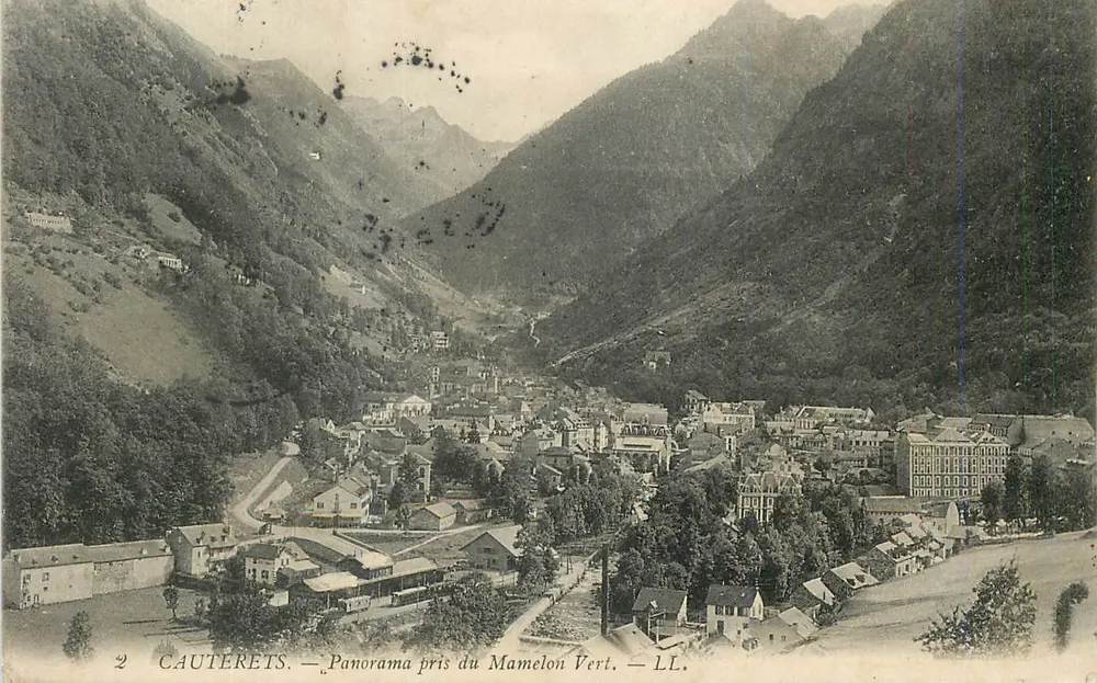 Cauterets — Panorama tirado do Mamelon Vert — LL - Frente
