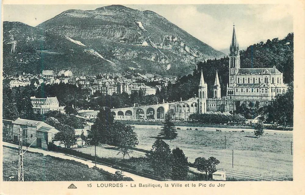 Lourdes - Die Basilika, die Stadt und der Pic du Jer - Vorderseite