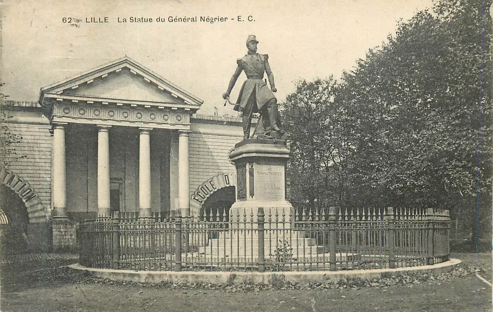 Lille - A Estátua do Geral Négrier - E.C. - Frente