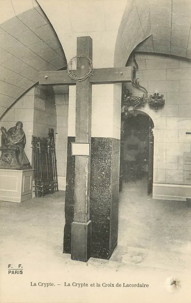 La Cripta — La Cripta y la Cruz de Lacordaire — F. F. Paris - Anverso