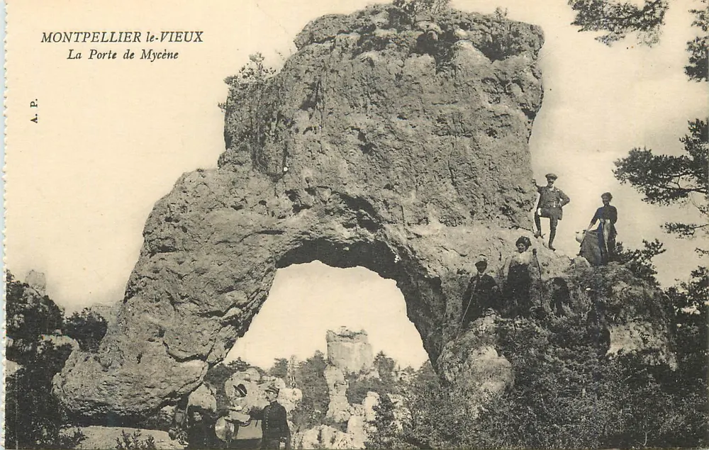 Montpellier-le-Vieux — La Porte de Mycène — A.P. - Recto
