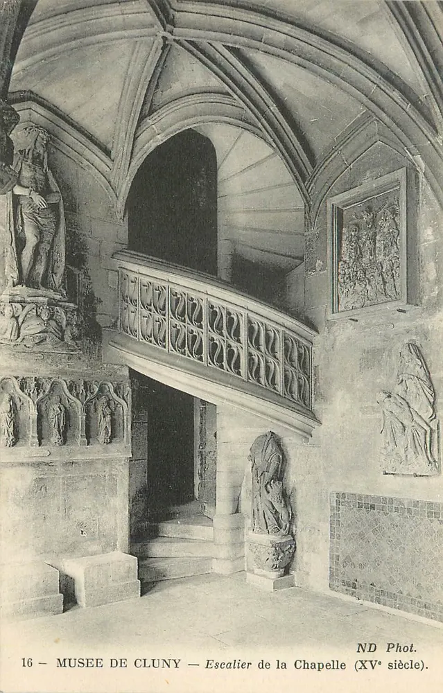 MUSEU DE CLUNY — Escada da Capela (século XV) — ND Phot. - Frente