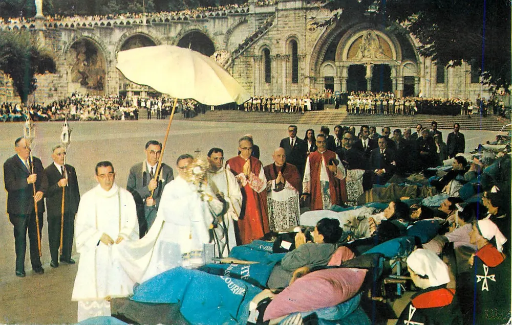 Bênção dos doentes em Lourdes — Edição A. Doucet, n° 230 - Frente