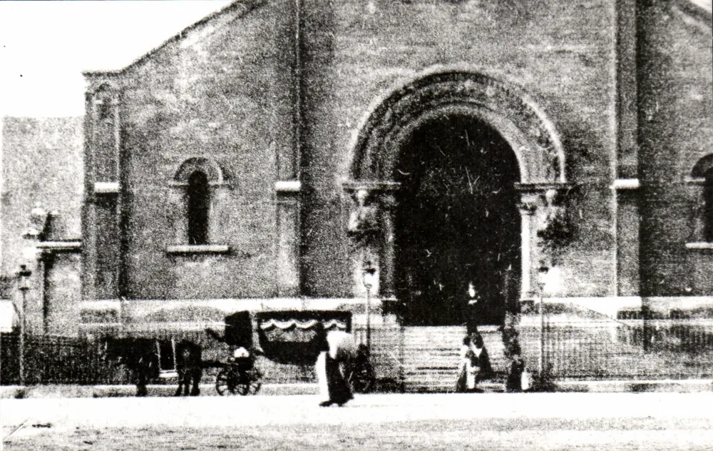 Parijs 14 REPRODUKTIE - De Kerk (doodstransport) - Antieke ansichtkaart - Voorkant