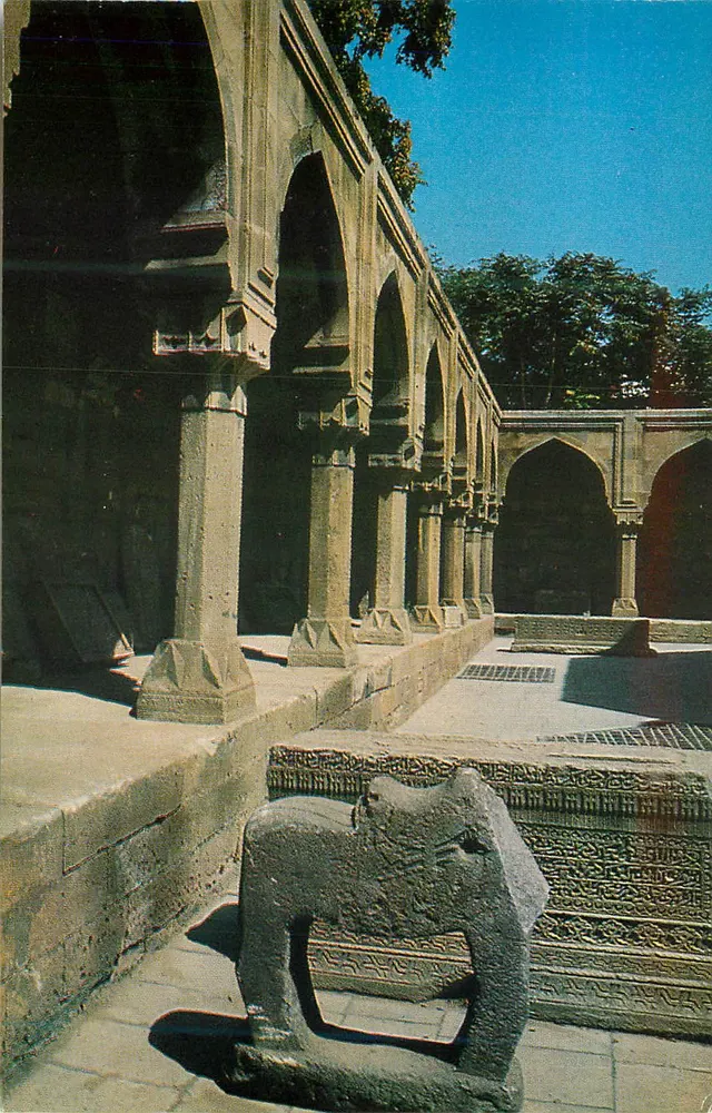 Baku — Das Palast der Shirvan Shahs — Galerie des Oberen Hofgartens, 15. bis 16. Jahrhundert — Aurora Art Publishers, Leningrad - Vorderseite