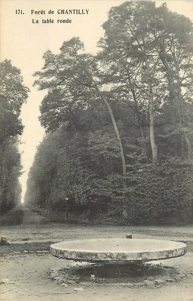 Floresta de Chantilly — A mesa redonda — Édia Paris-Versailles n°171 - Frente