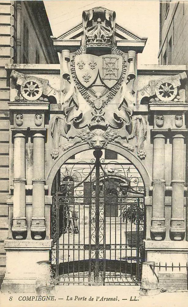 Compiègne — De Poort van het Arsenal — LL. - Voorkant