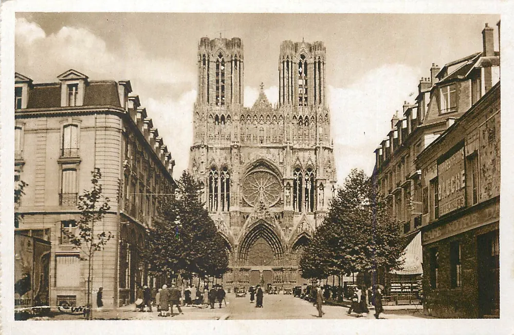 Reims (Marne) — A Catedral — Héliogravure Combier Macon - Frente