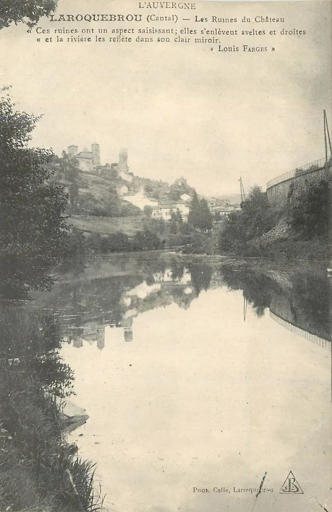 Laroquebrou (Cantal) — Ruinen des Schlosses — Pnot. Calle, Laroquebrou - Vorderseite