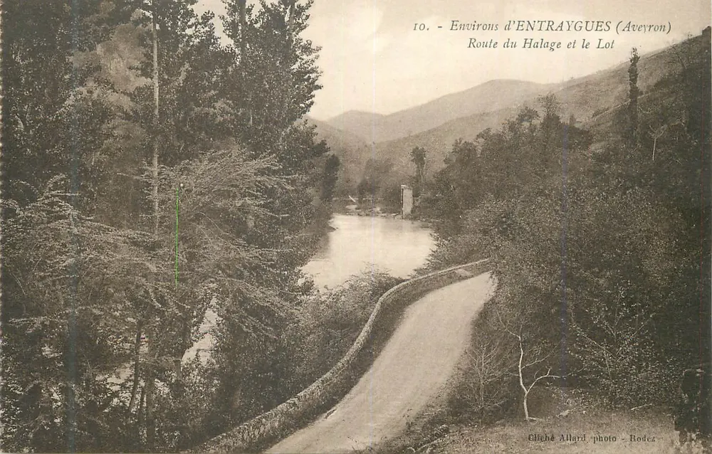 Um ENTRAYGUES (Aveyron) — Route du Halage und der Lot — Gliché Allard, Foto, Rodez - Vorderseite