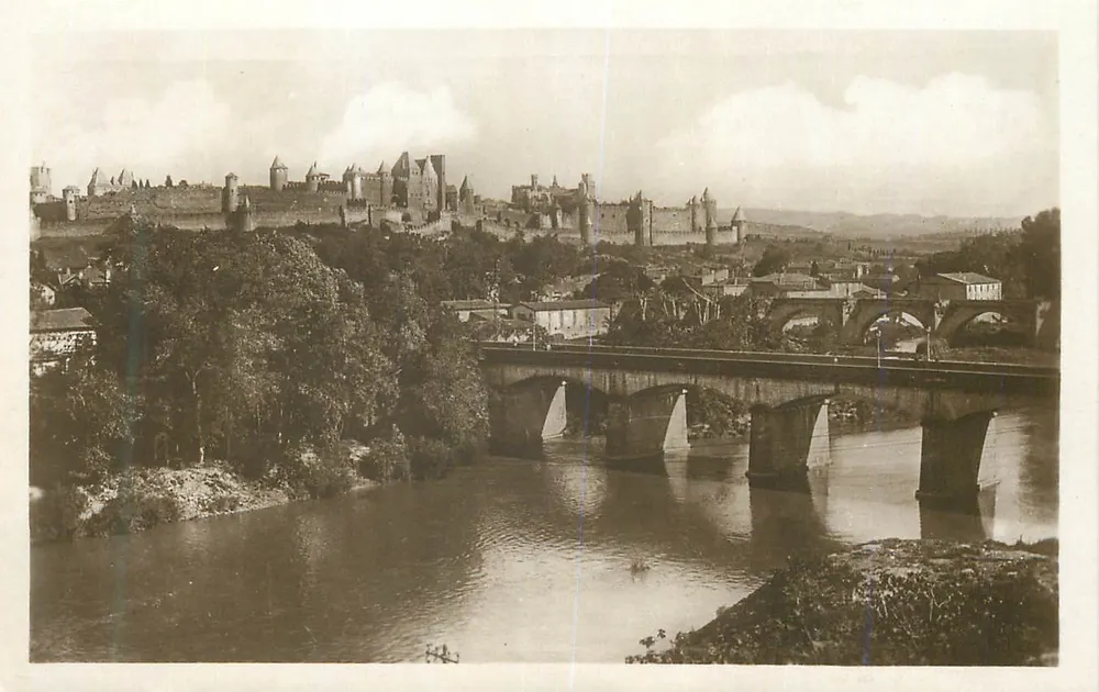 Carcassonne — Les Bords de l'Aude et la Cité — Éditeur Rub Le Tellier, Paris, n° 30 - Recto