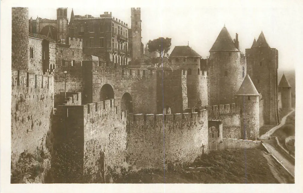 Carcassonne (Cidade) — Conjunto da Porta d'Aude — Editor LL. n°42 - Frente