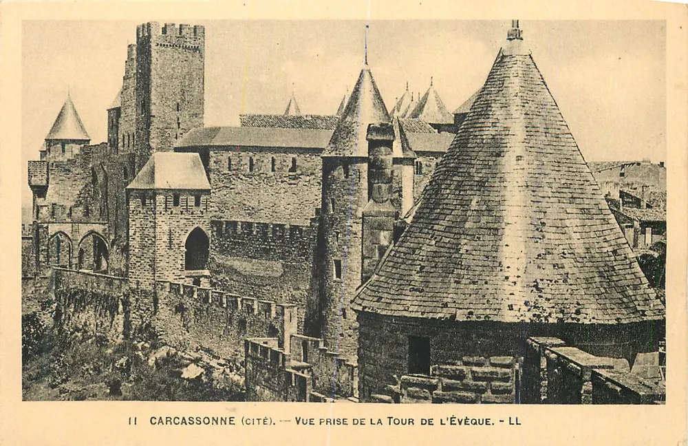 Carcassonne (Cité) — Ansicht vom Turm des Bischofs — LL - Vorderseite