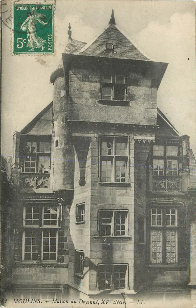 Moinho - Casa do Doyenné, século XV — LL. - Frente