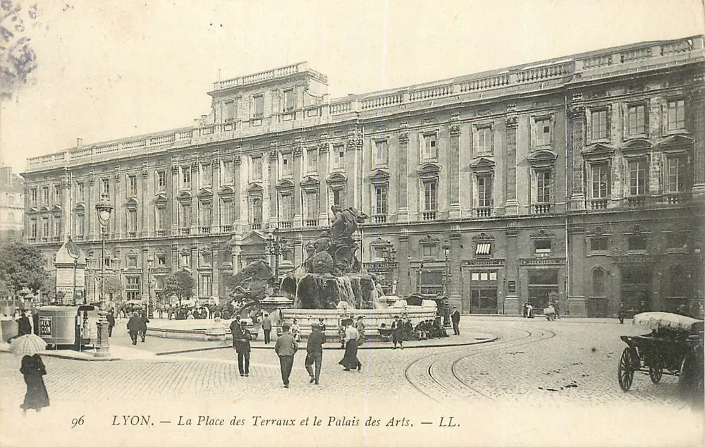 LYON — Die Place des Terraux und das Palais des Arts — LL. - Vorderseite
