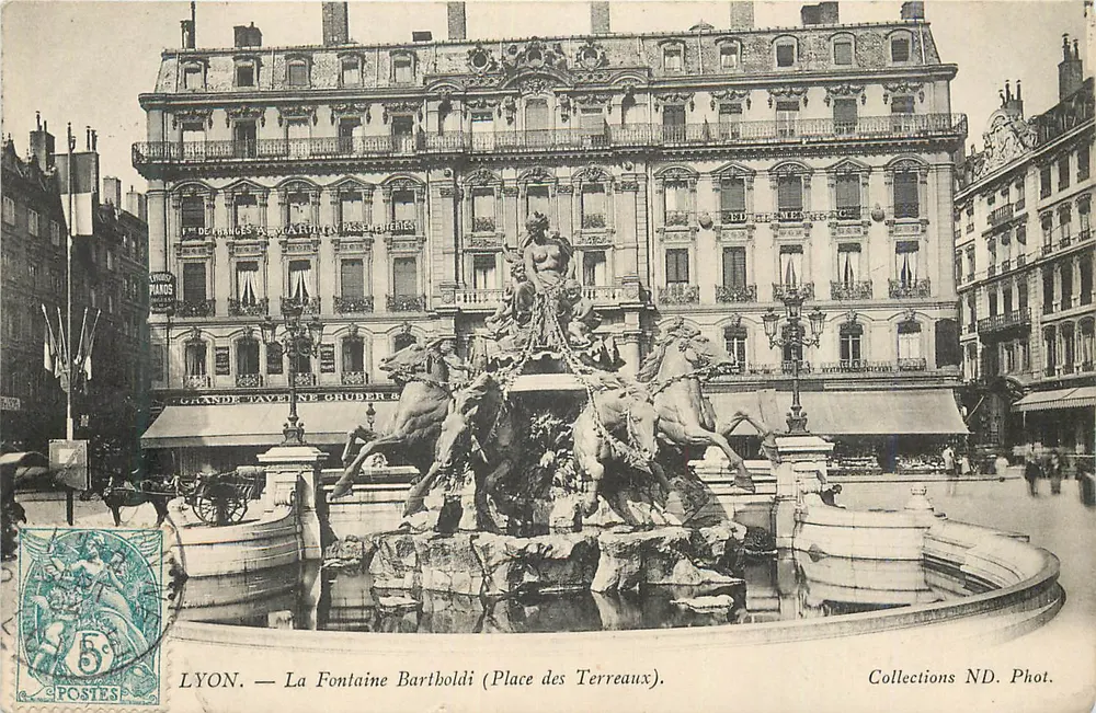 LYON — La Fontaine Bartholdi (Place des Terreaux) — Collections ND. Phot. - Recto