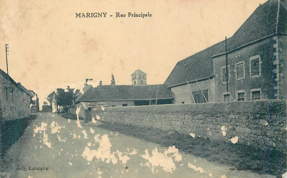 Marigny - Rue Principale — vista da rua com casa e muro de pedra — editor Coll. Labopin - Frente