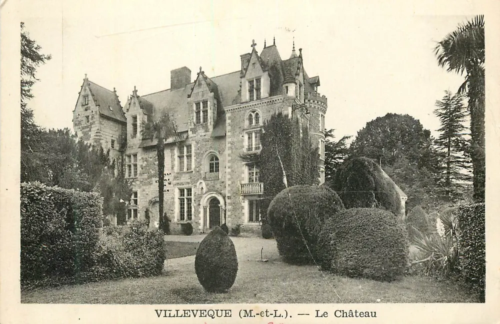 VILLEVEQUE (M.-et-L.) — O Castelo - Frente