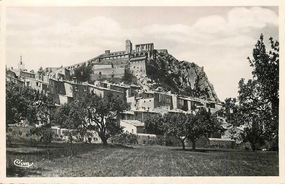 Sisteron (B.-Alpes) — General View — Combier Photo Macom - Front