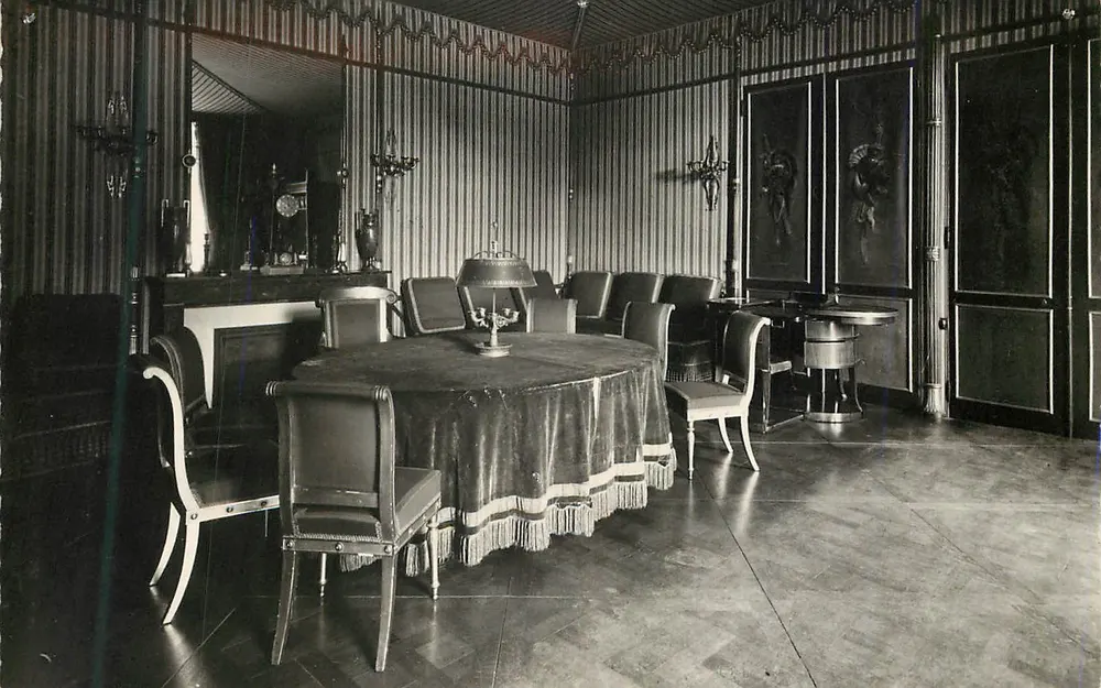 O Castelo de MALMAISON — Sala do Conselho — Editor Depositado - Frente