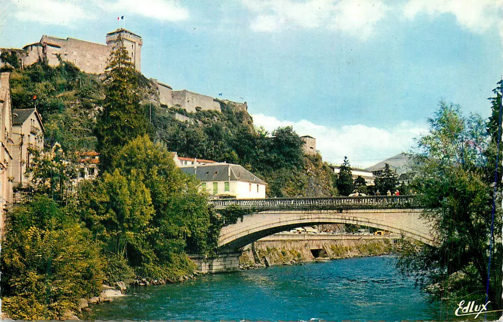 Lourdes — Der festungsartige Schloss, die Brücke Saint-Michel und der Gave — Edlux - Vorderseite