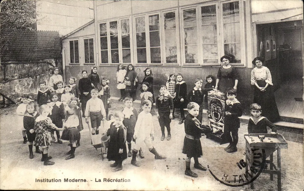 Institution Moderne - La Récréation — H. TAMPOUX - Recto