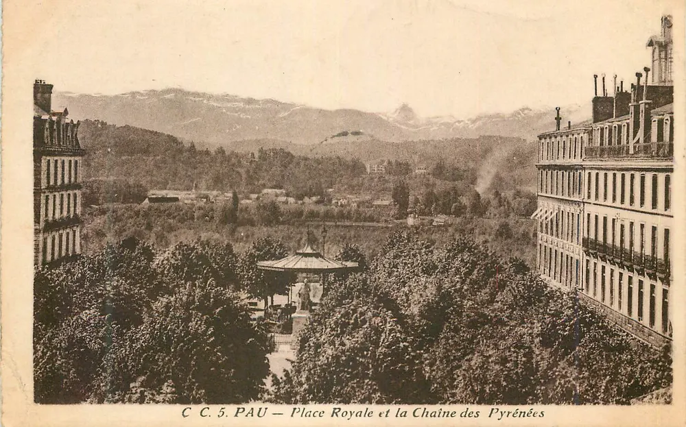 Pau — Place Royale et la Chaîne des Pyrénées — C.C. 5 - Recto
