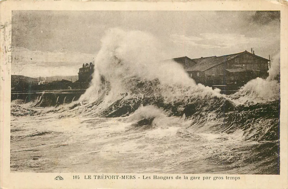 Le Tréport-Mers - Les Hangars de la gare par gros temps — éditeur inconnu, n° 105 - Recto