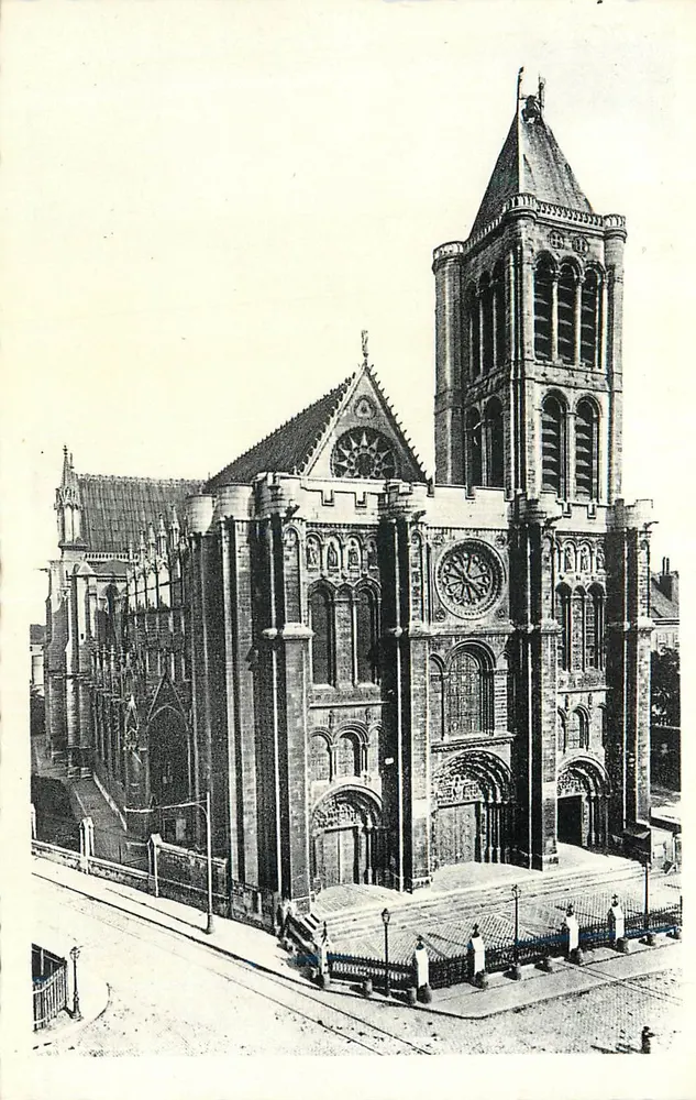 A Abadia de Saint-Denis — vista da fachada e da torre sineira — Cité des Arts Photomécaniques, Paris 15e - Frente