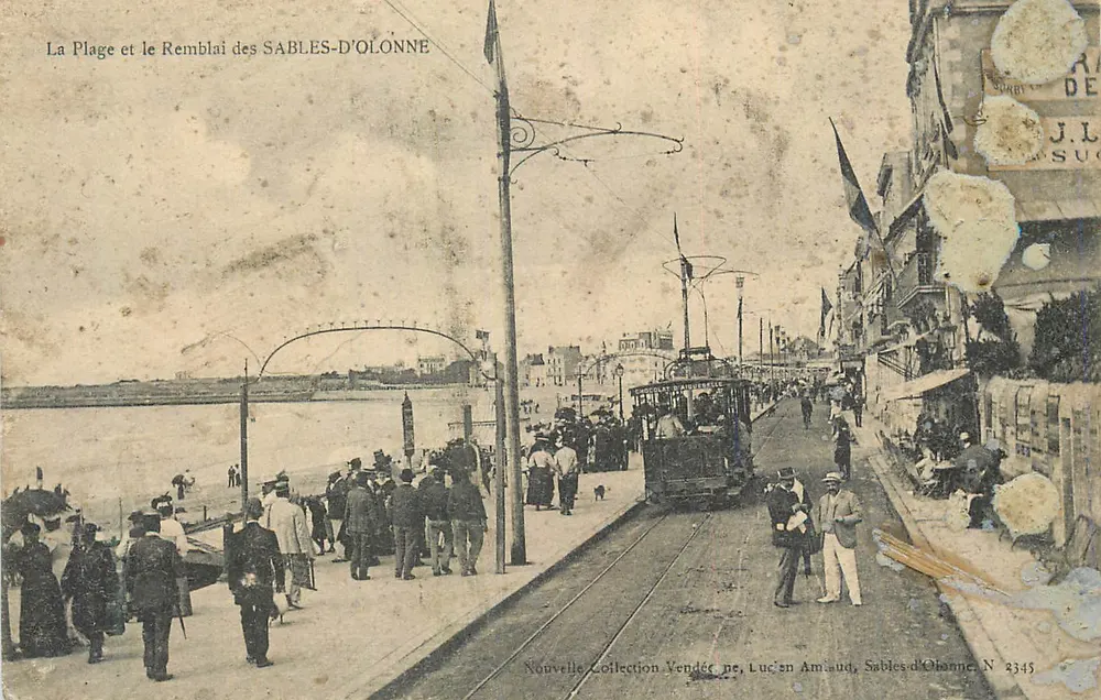 La Plage et le Remblai des SABLES-D'OLONNE — Nouvelle Collection Vendée, Lucien Amiaud, N° 2345 - Recto