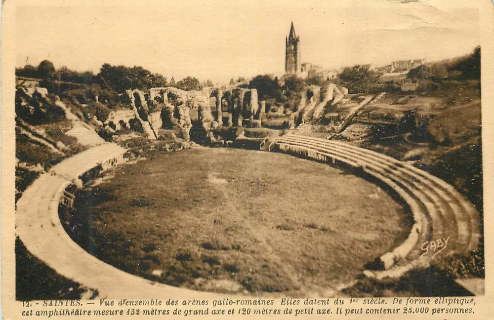 Saintes — Vue d'ensemble des arènes gallo-romaines — Gaby - Recto