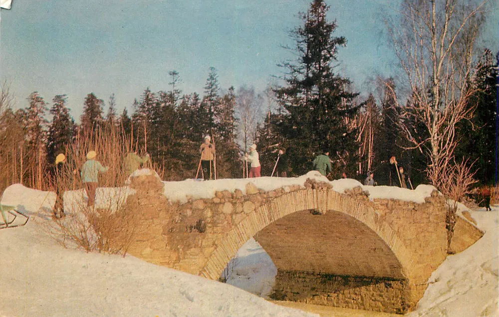 Pavlovsk — Ponte de Pavlovsk, 1875 — Foto H. Egorova e S. Ozerkogo - Frente