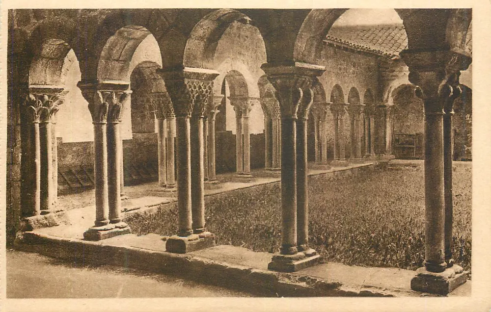 Cour internal do mosteiro de Saint-Bertrand-de-Comminges — Edições de Saint-Bertrand-de-Comminges, n°9 - Frente