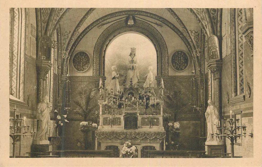 Capela N.-D. de La Salette — Altar e Grupo da Aparição — Altar e Grupo da Aparição, 27 rue Dantzig, Paris (15e) - Frente