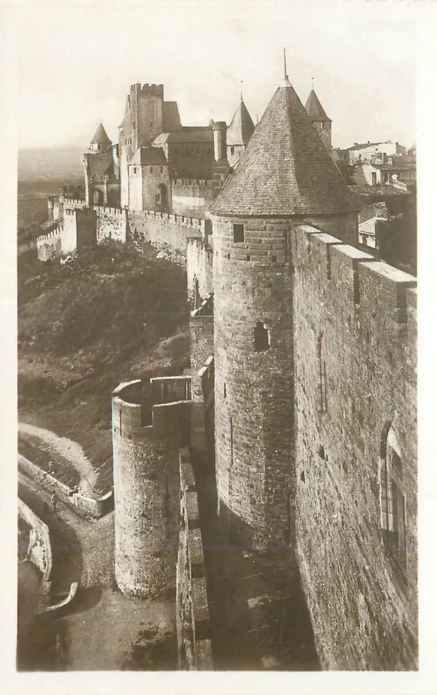 Carcassonne (Cité) — La Tour de l'Inquisition — Éditeur LL. - Recto