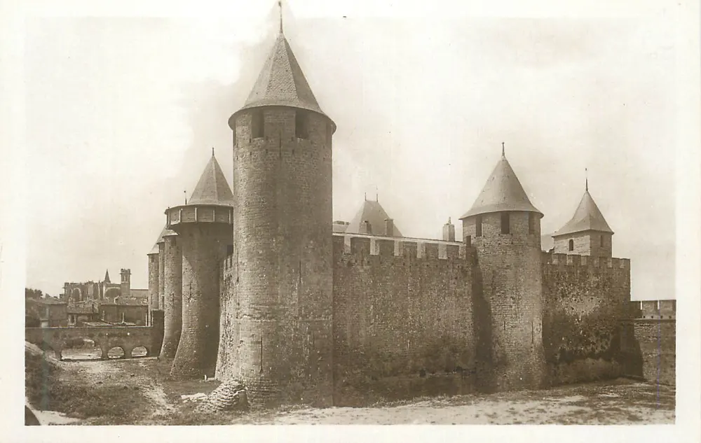 Carcassonne (Cité) — O Castelo — Editor LL. n°19 - Frente